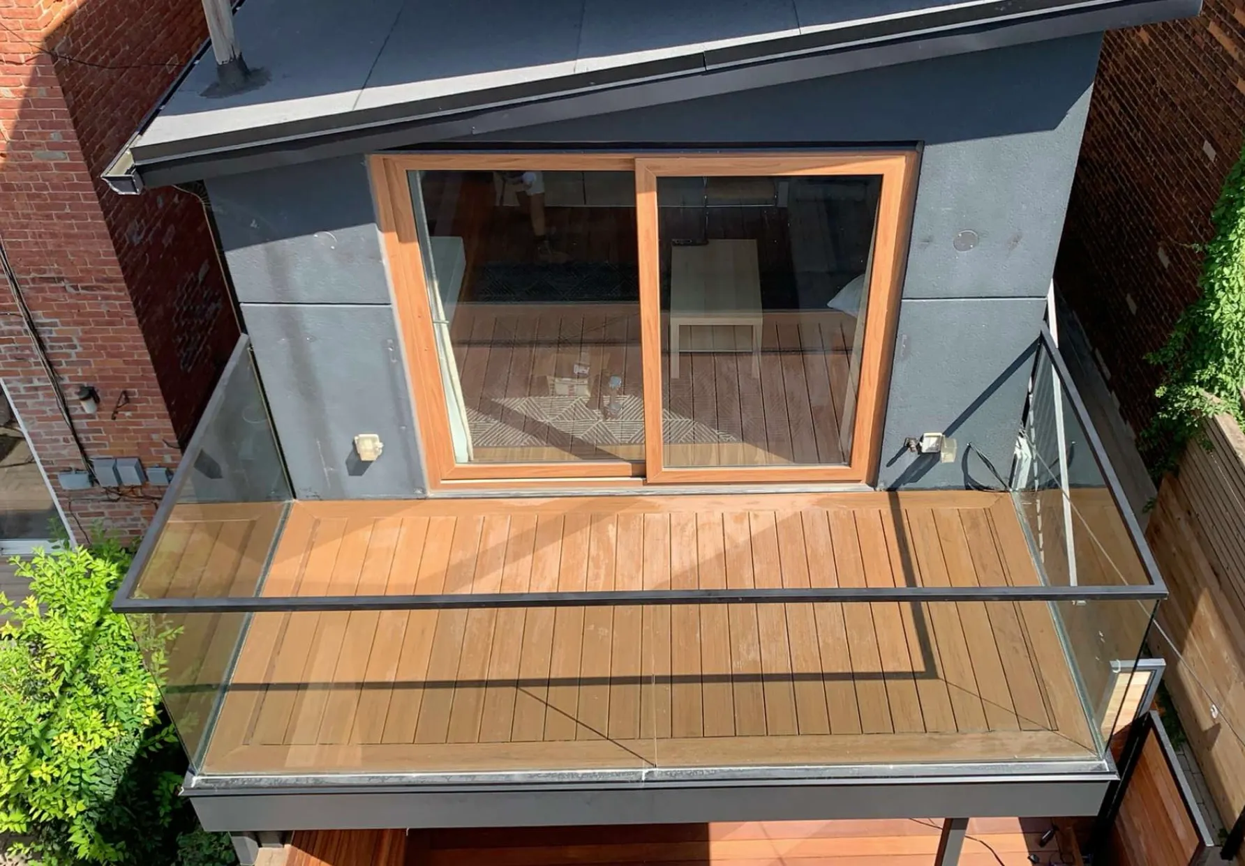 Composite deck with glass railing built by Aloe Decks, deck builder in Simcoe County