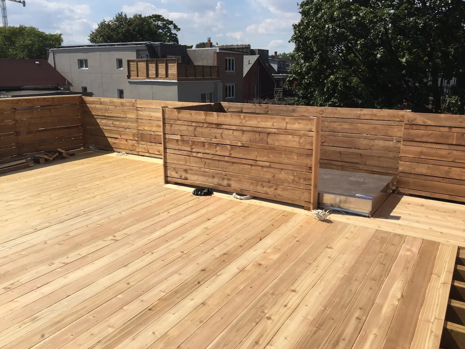 Cedar wood deck built by Aloe Decks, custom deck builder in Barrie, Ontario
